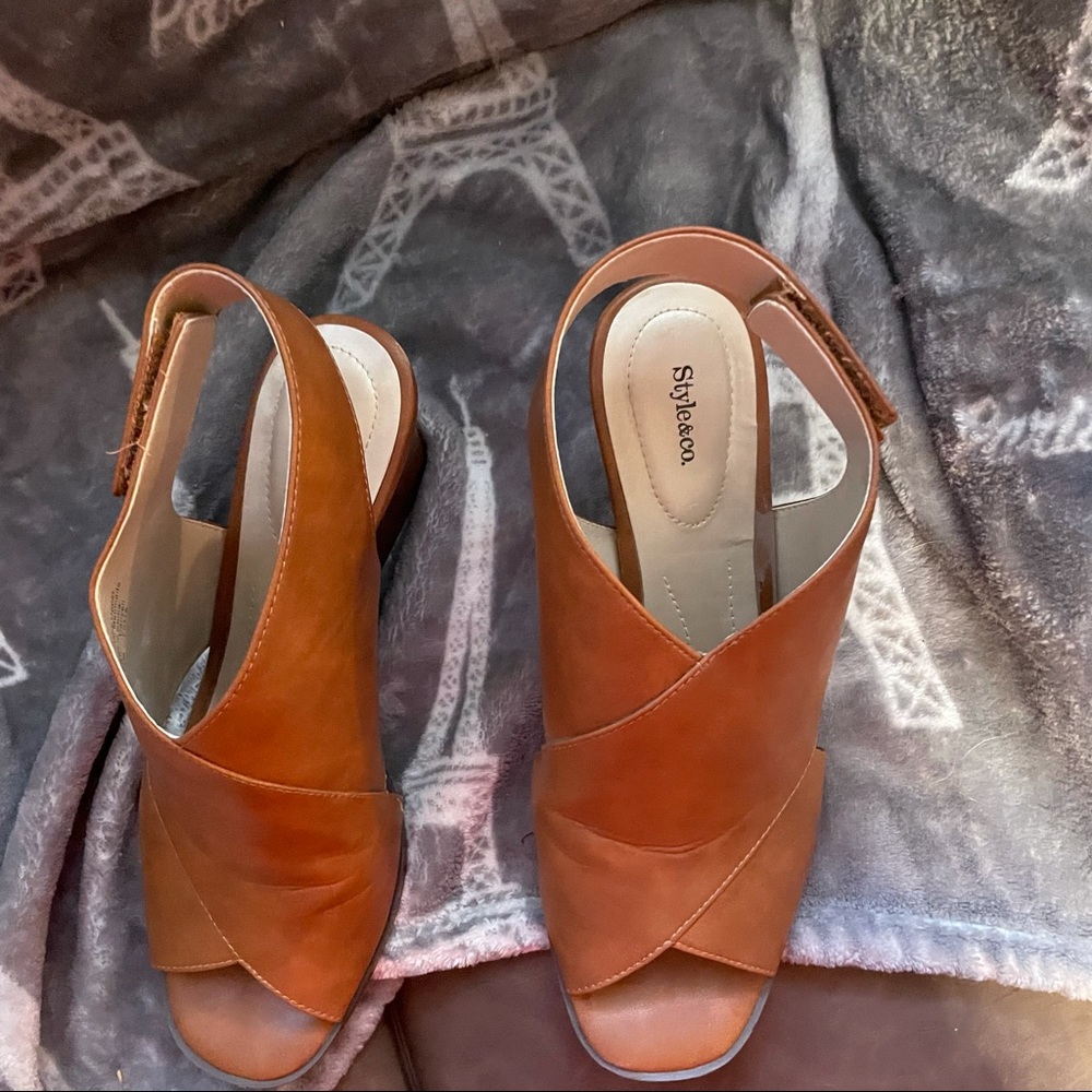 Sandal great condition barely used.